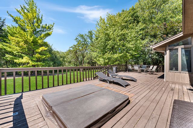 1543 N Saint Marys Road, Green Oaks, IL 60048