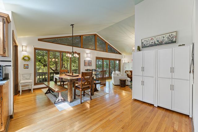1543 N Saint Marys Road, Green Oaks, IL 60048