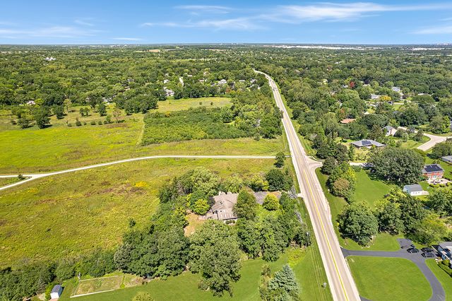 1543 N Saint Marys Road, Green Oaks, IL 60048