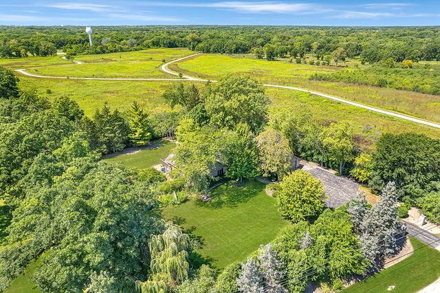 1543 N Saint Marys Road, Green Oaks, IL 60048