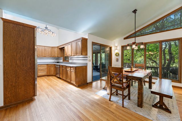 1543 N Saint Marys Road, Green Oaks, IL 60048