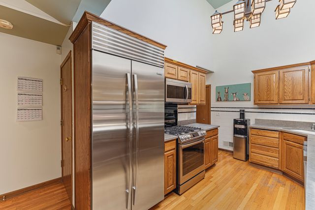 1543 N Saint Marys Road, Green Oaks, IL 60048