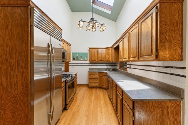 1543 N Saint Marys Road, Green Oaks, IL 60048