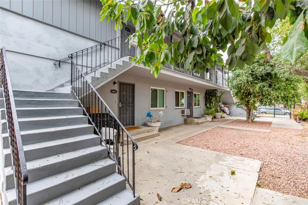 Image 5 of property listing at 13647 Leadwell Street, Van Nuys, CA 91405