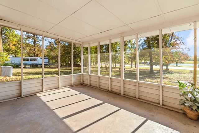 279 Rs County Road 3120, Emory, TX 75440