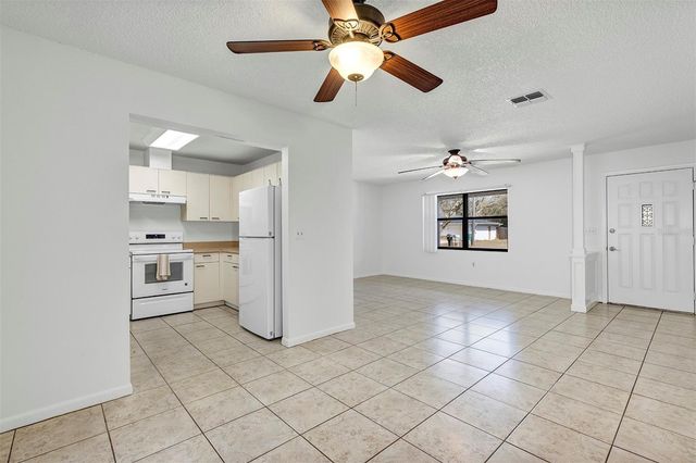 606 THIRD AVENUE, Lady Lake, FL 32159