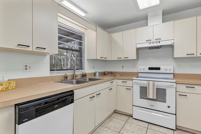 606 THIRD AVENUE, Lady Lake, FL 32159
