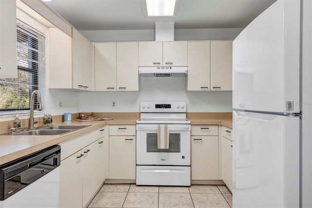 606 THIRD AVENUE, Lady Lake, FL 32159
