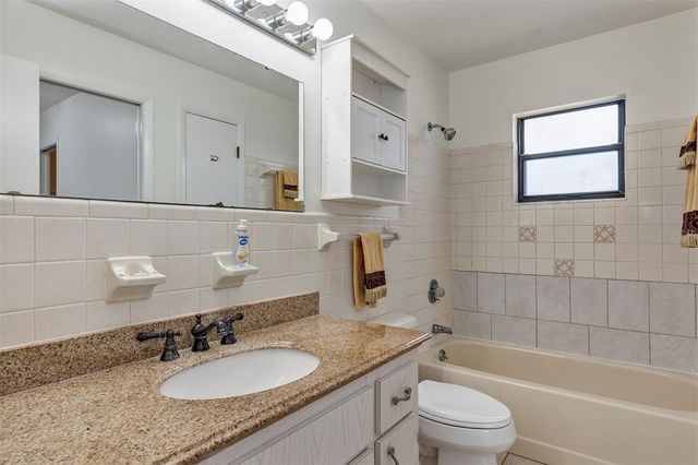606 THIRD AVENUE, Lady Lake, FL 32159