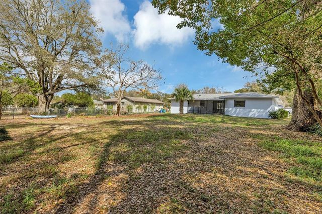 606 THIRD AVENUE, Lady Lake, FL 32159