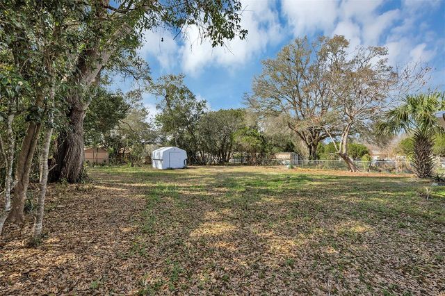 606 THIRD AVENUE, Lady Lake, FL 32159