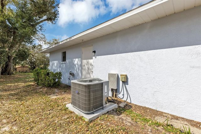 606 THIRD AVENUE, Lady Lake, FL 32159