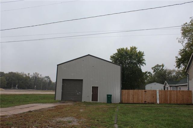 223 E Seward Street, Burlingame, KS 66414