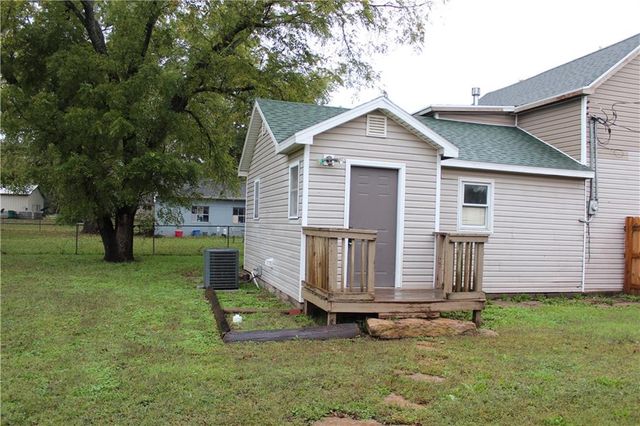 223 E Seward Street, Burlingame, KS 66414