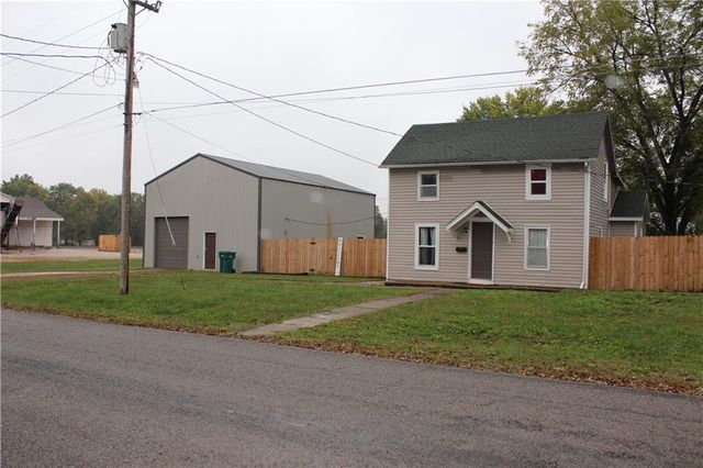 223 E Seward Street, Burlingame, KS 66414