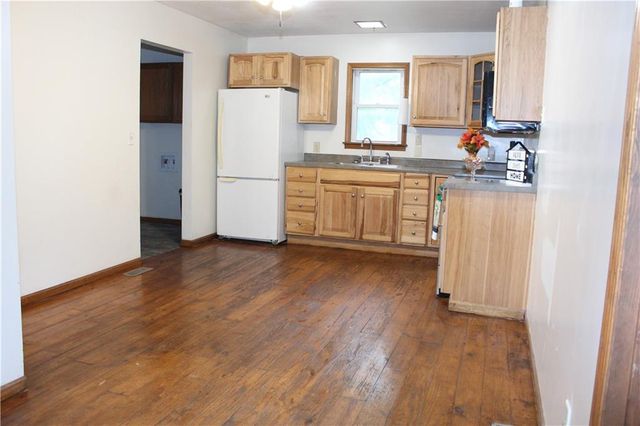 223 E Seward Street, Burlingame, KS 66414