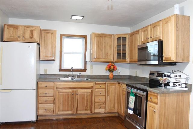 223 E Seward Street, Burlingame, KS 66414