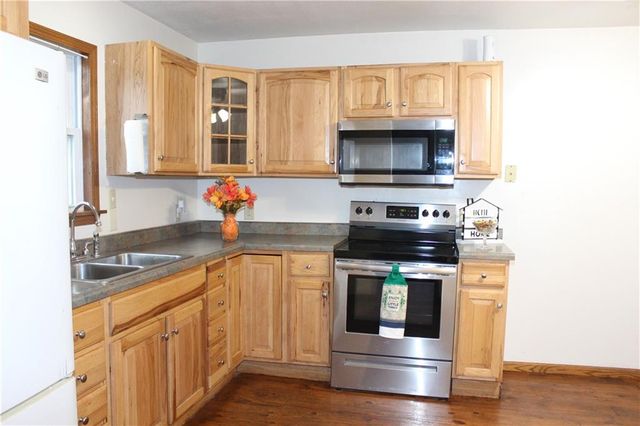 223 E Seward Street, Burlingame, KS 66414