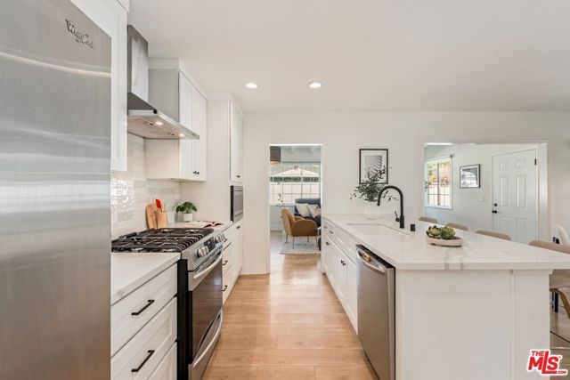 6607 Farralone Avenue, Woodland Hills (los Angeles), CA 91303