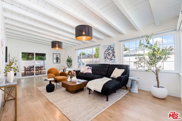6607 Farralone Avenue, Woodland Hills (los Angeles), CA 91303