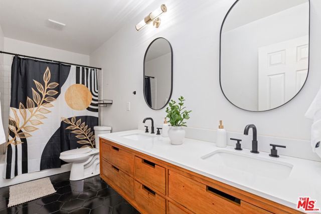 6607 Farralone Avenue, Woodland Hills (los Angeles), CA 91303