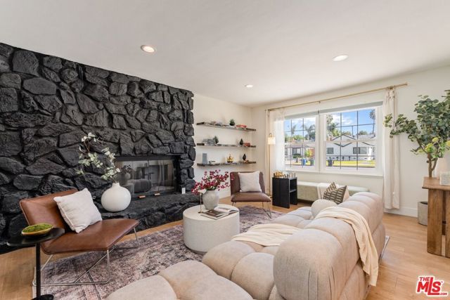 6607 Farralone Avenue, Woodland Hills (los Angeles), CA 91303