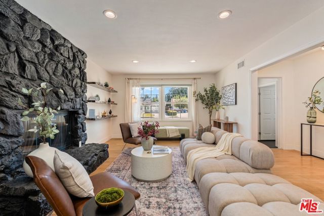 6607 Farralone Avenue, Woodland Hills (los Angeles), CA 91303