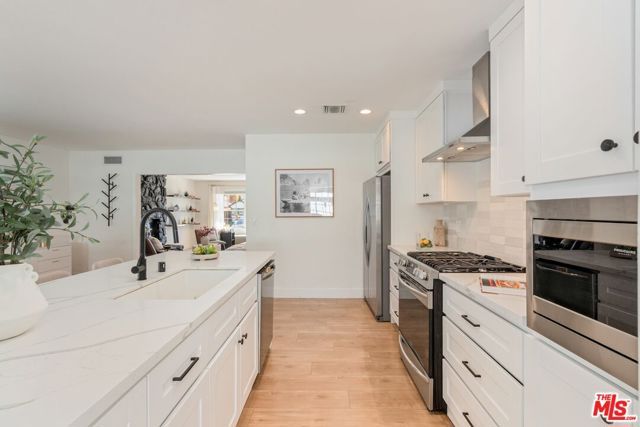 6607 Farralone Avenue, Woodland Hills (los Angeles), CA 91303
