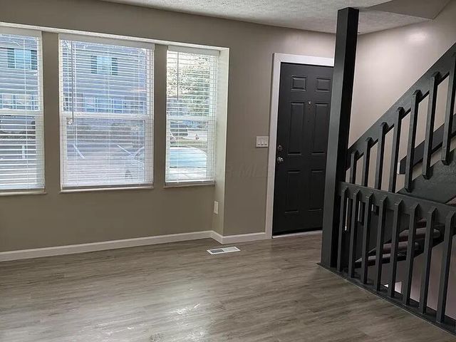 7806 Barkwood Drive, 10B, Columbus, OH 43085