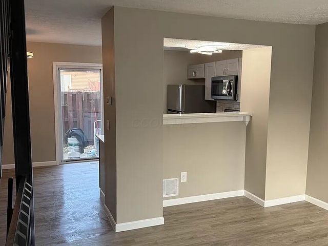 7806 Barkwood Drive, 10B, Columbus, OH 43085