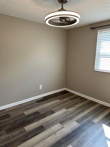 7806 Barkwood Drive, 10B, Columbus, OH 43085