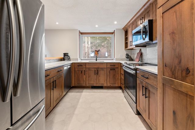 9 Pond View Road Unit 9, Winhall, VT 05340