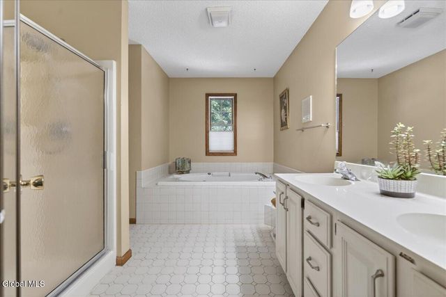 3 Bluebird Court, Saratoga Springs, NY 12866