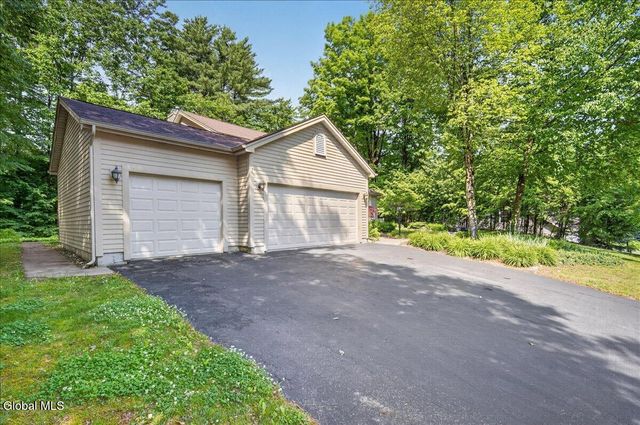 3 Bluebird Court, Saratoga Springs, NY 12866