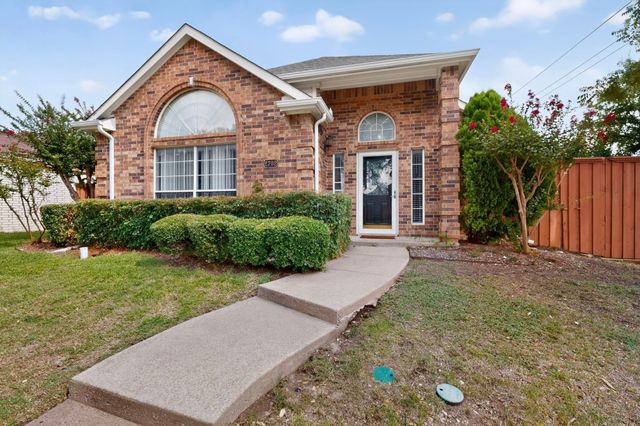 2702 Garden Springs Drive, Richardson, TX 75082