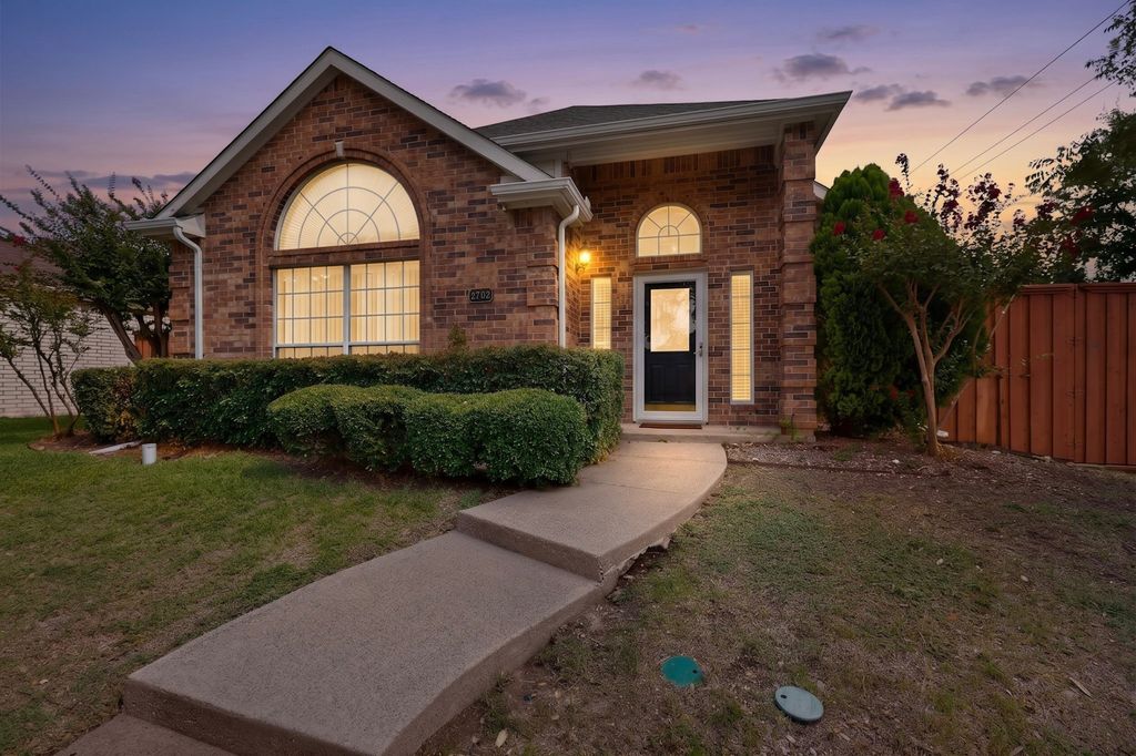 2702 Garden Springs Drive, Richardson, TX 75082