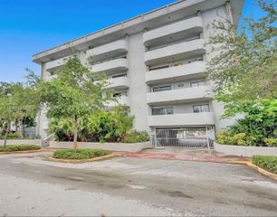 110 S Shore Dr 5B, Miami Beach, FL 33141