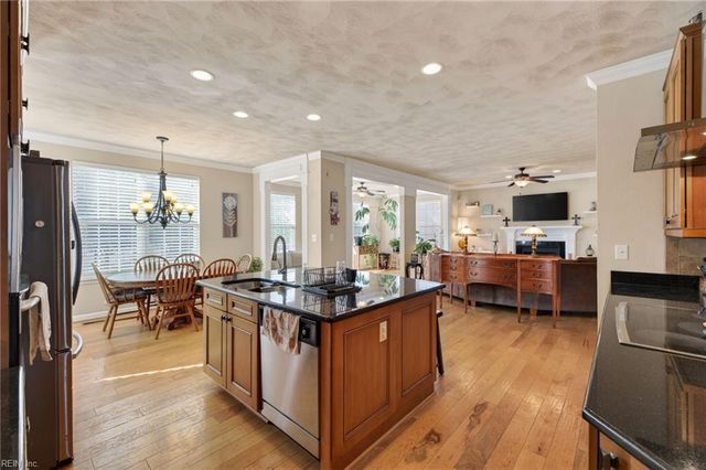 1228 Rosebud LN, Chesapeake, VA 23322