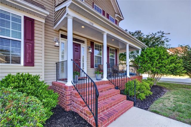 1228 Rosebud LN, Chesapeake, VA 23322