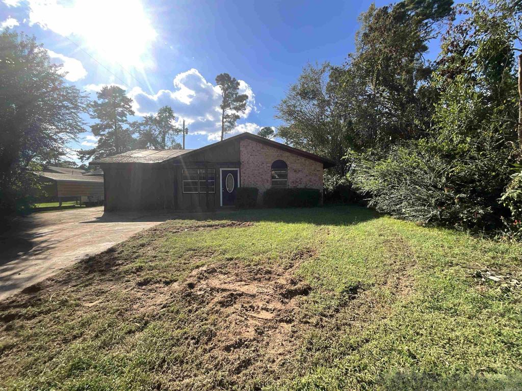 609 N Sunnybrook St, Lone Star, TX 75668