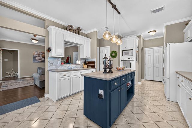 4220 County Road 203, Liverpool, TX 77577