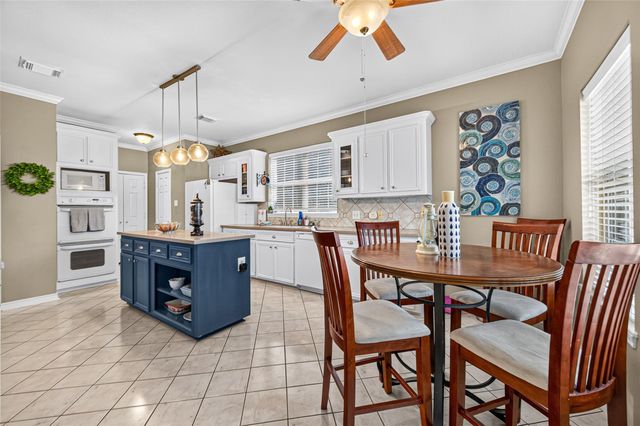 4220 County Road 203, Liverpool, TX 77577