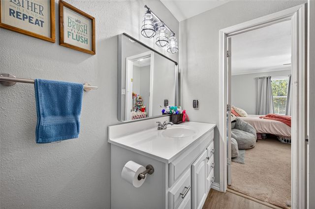 4220 County Road 203, Liverpool, TX 77577