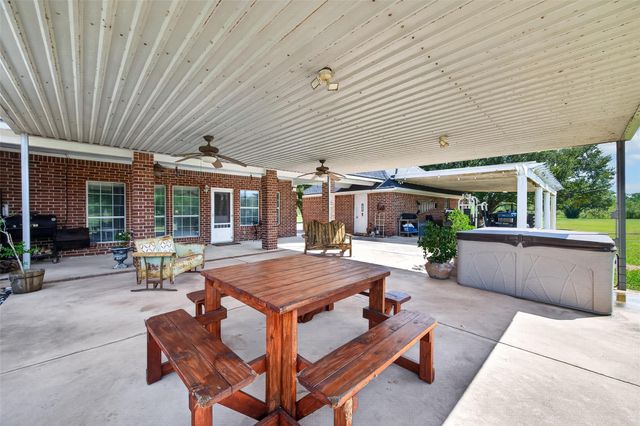 4220 County Road 203, Liverpool, TX 77577