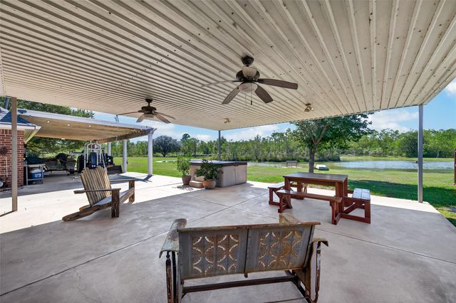 4220 County Road 203, Liverpool, TX 77577