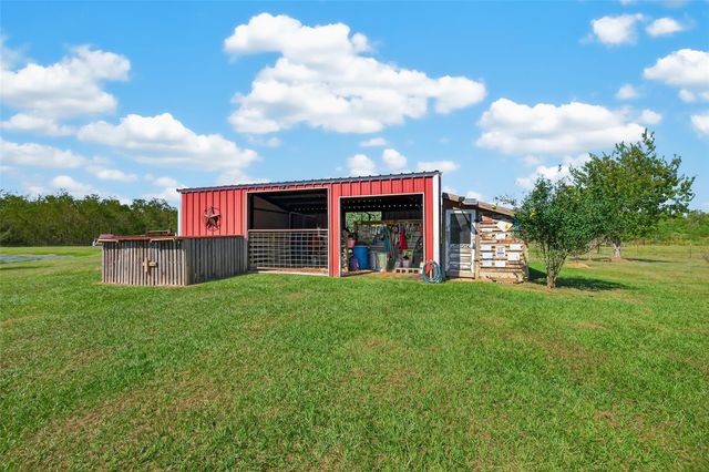 4220 County Road 203, Liverpool, TX 77577