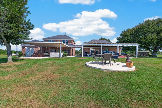 4220 County Road 203, Liverpool, TX 77577