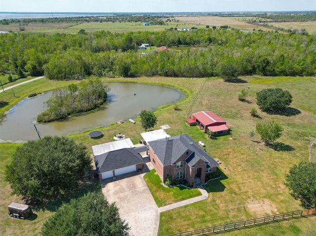 4220 County Road 203, Liverpool, TX 77577