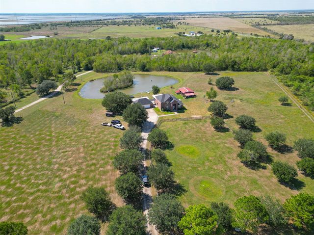 4220 County Road 203, Liverpool, TX 77577