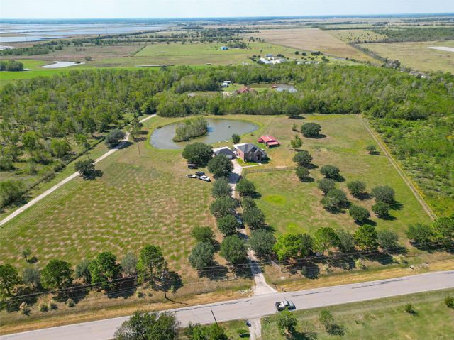 4220 County Road 203, Liverpool, TX 77577